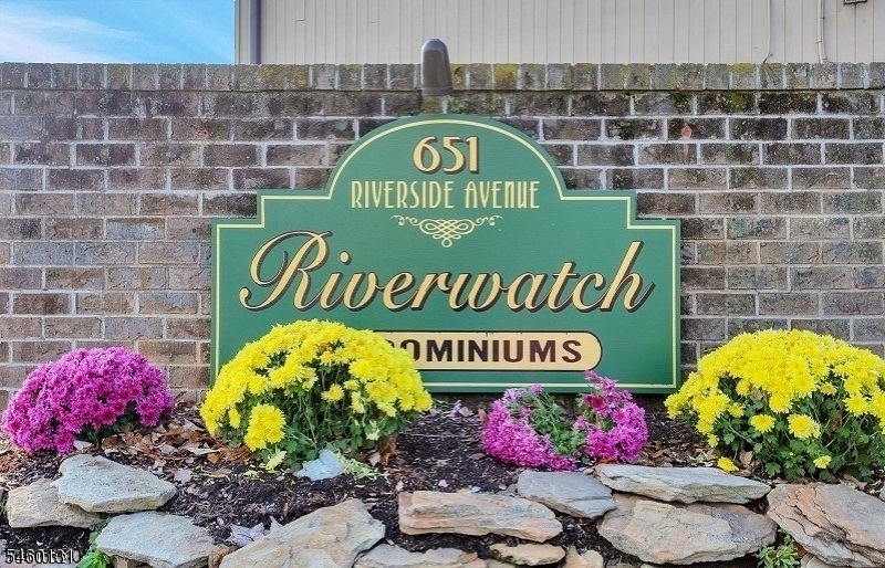 651 Riverside Ave Unit B13, Lyndhurst Twp.