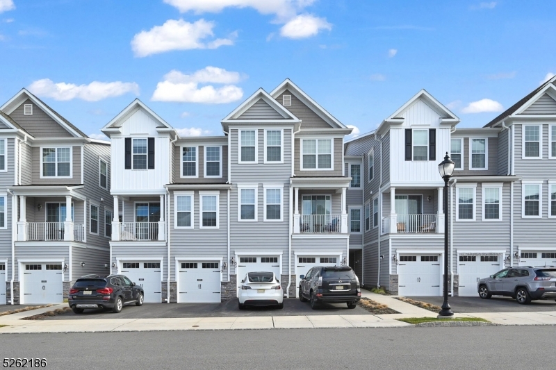 83 Sequoia Dr, Cedar Grove Twp.