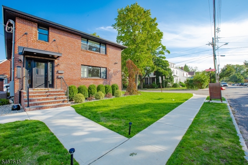 99 Baldwin Pl, Bloomfield Twp.