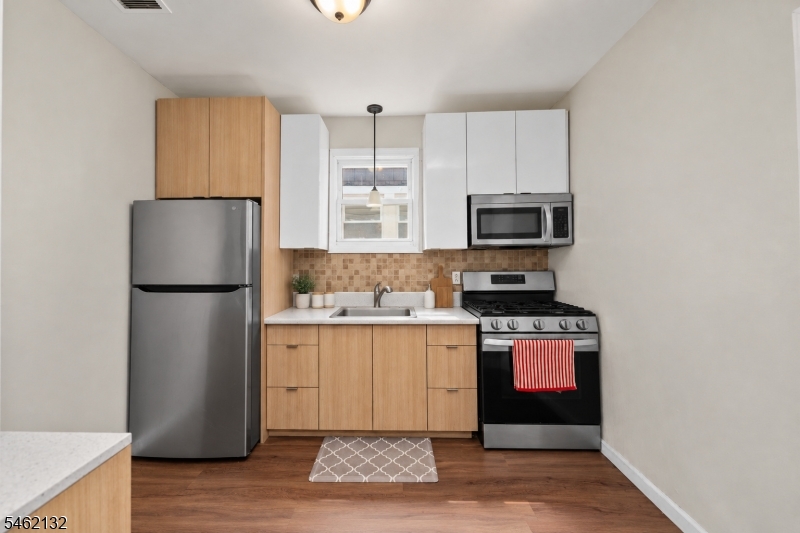 223 Devon St Unit 2, Kearny Town