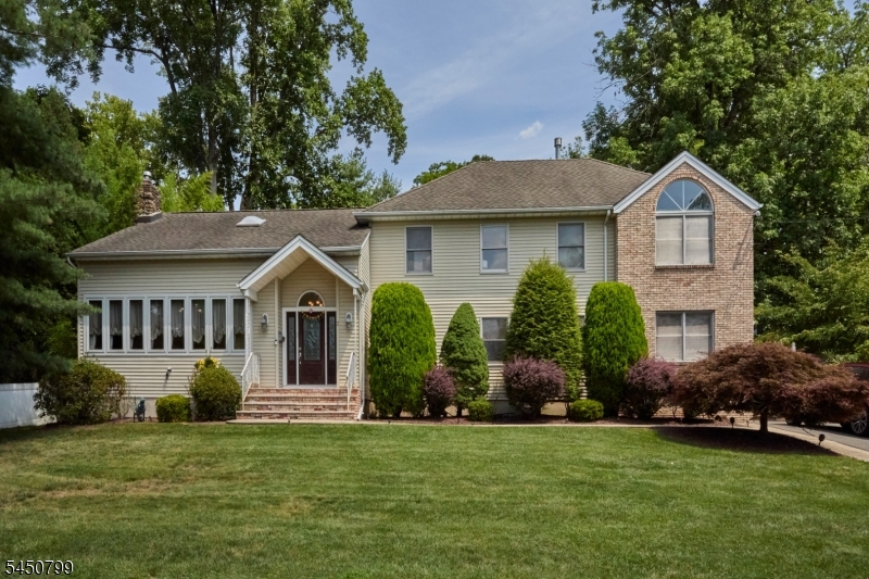 2 Cayuga Trl, Wayne Twp.