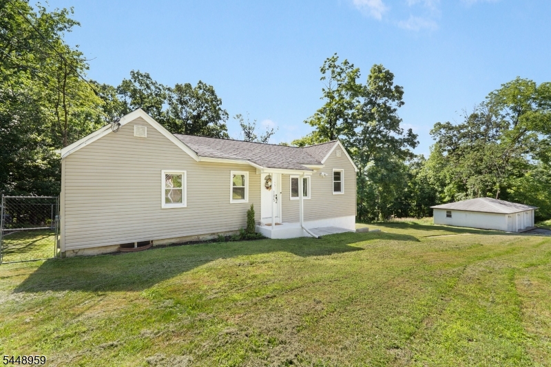 185 W Mountain Rd, Sparta Twp.