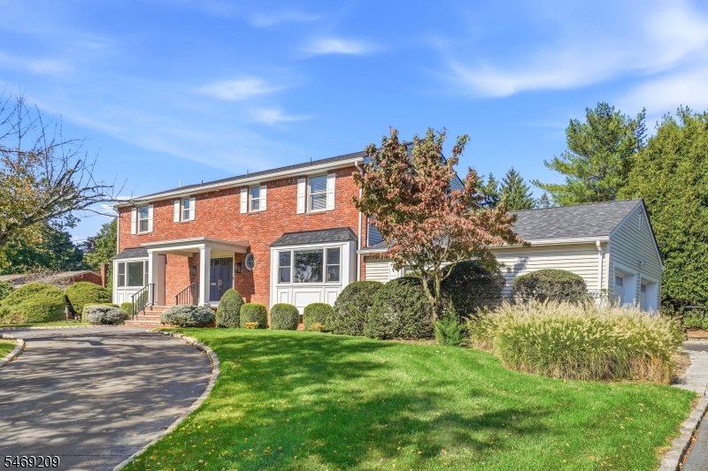 4 Tremont Ter, Livingston Twp.