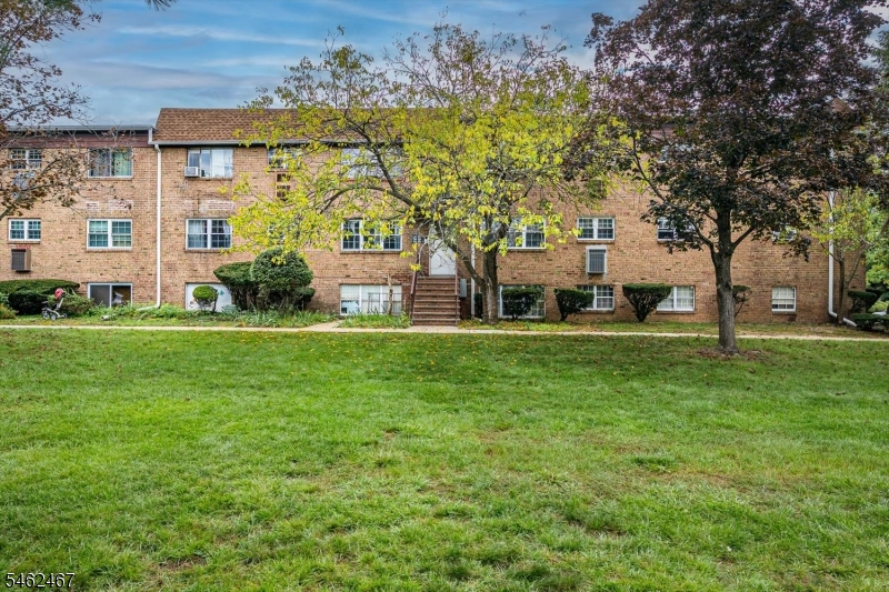 60 College Dr, Edison Twp.