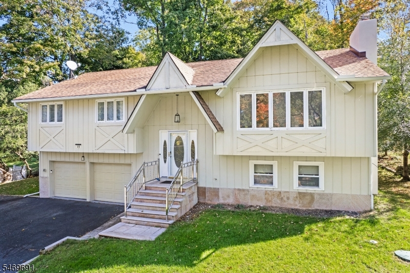 41 East Shore Trail, Sparta Twp.