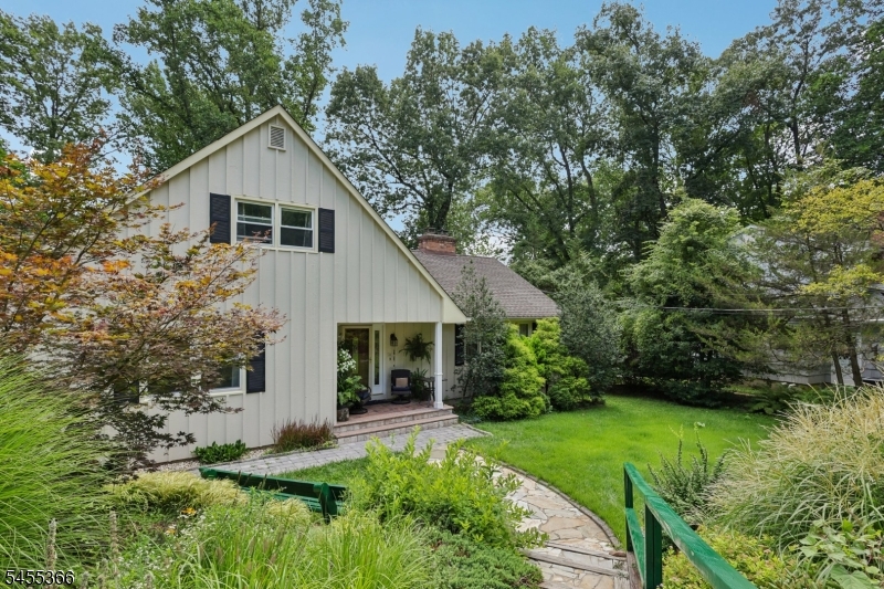 34 Forest Dr, Watchung Boro