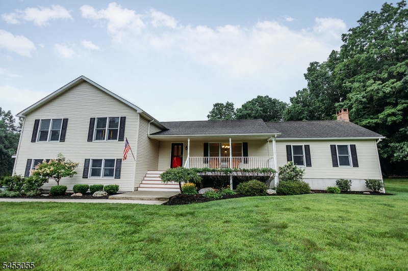 7 Twin Pond Rd, Montague Twp.