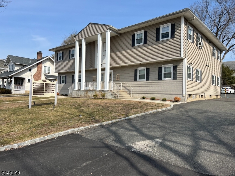 577 Westfield Ave, Westfield Town