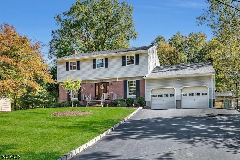 8 Cedar Ln, Roseland Boro