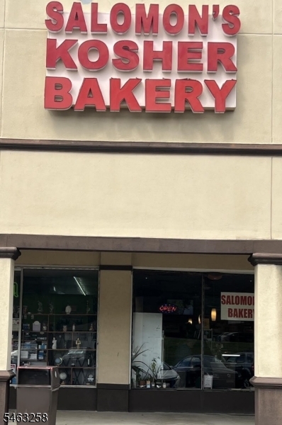 300 Gordons Corner Rd, Manalapan Twp.