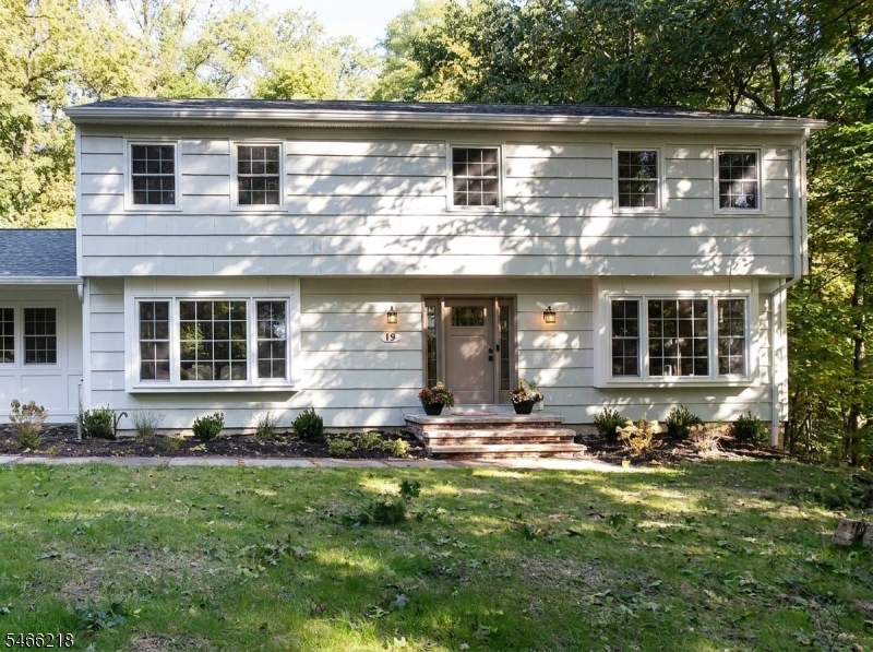 15 Quill Pen Way, Warren Twp.