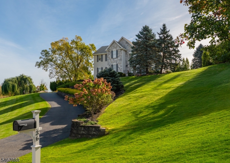 36 Skyview Dr, Sparta Twp.