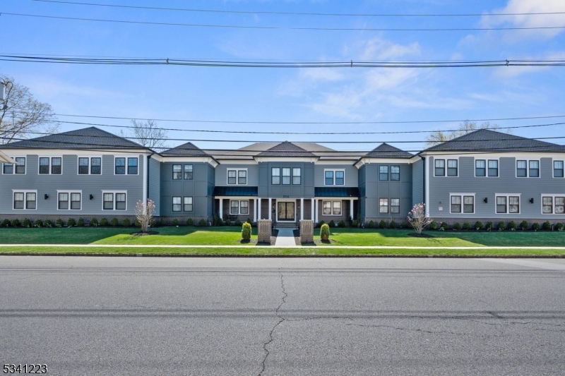 214 E Grove St Unit 107, Westfield Town