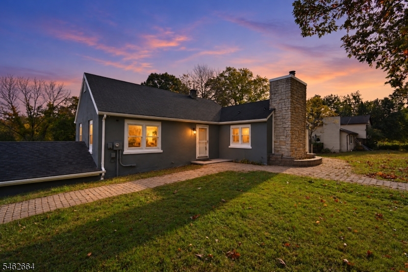 2 Melba Dr, Fredon Twp.