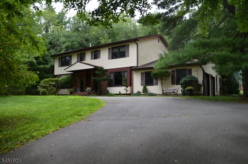 1 Glenbrook Ct, Hanover Twp.