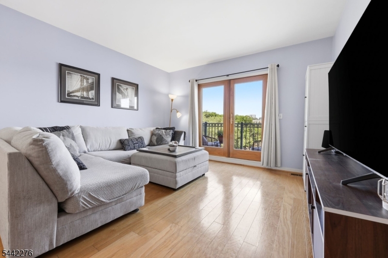 242 The Promenade Unit 242, Edgewater Boro