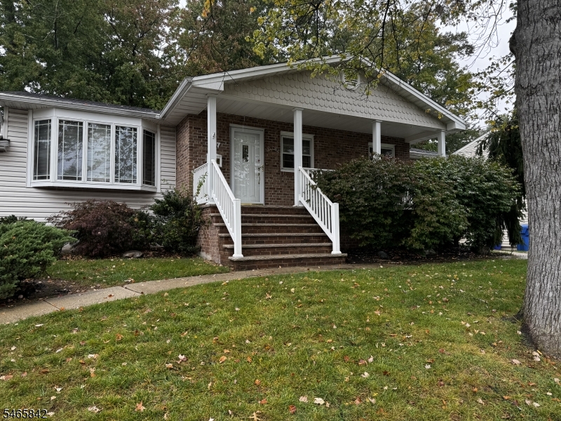 27 Frieda Ln, Woodbridge Twp.