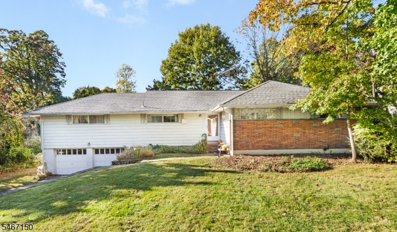 11 Hamilton Drive East, North Caldwell Boro