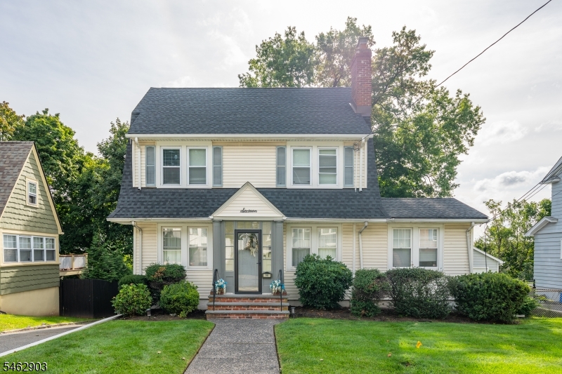 16 Eagle Ter, West Orange Twp.