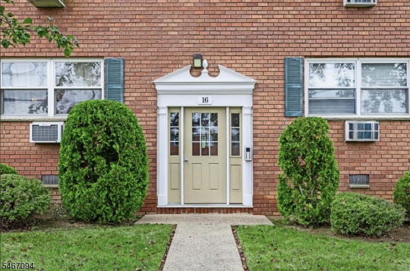 16 Knox Ter Unit 2D, Wayne Twp.