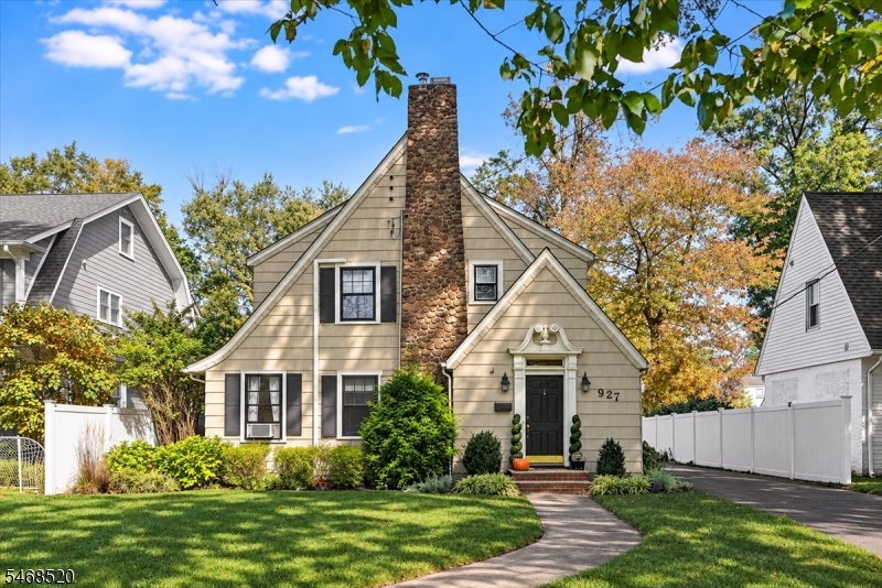 927 Boulevard, Westfield Town