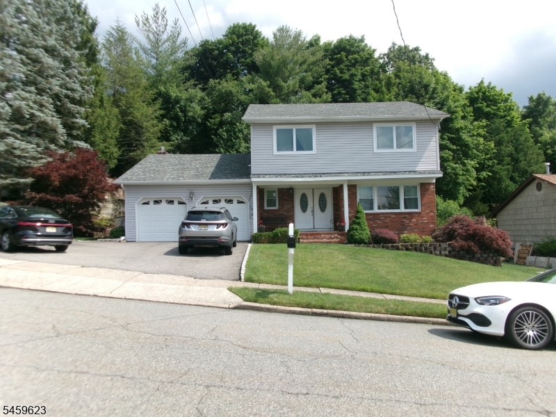 12 Wolfe Dr, Wanaque Boro