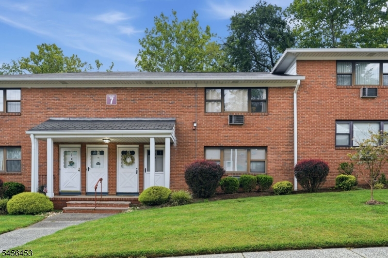 7 Colonial Dr Unit E, Little Falls Twp.