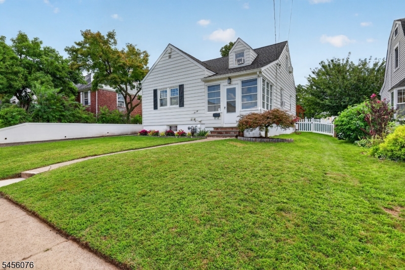 10 Campbell Rd, Fair Lawn Boro