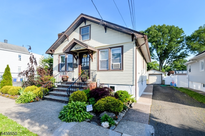 18 Parker Ave, Hawthorne Boro