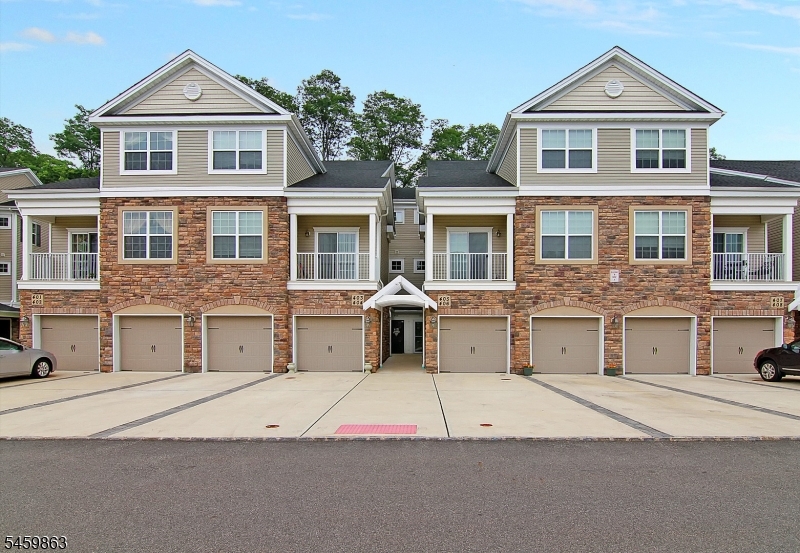 406 Waterview Ct, Hanover Twp.