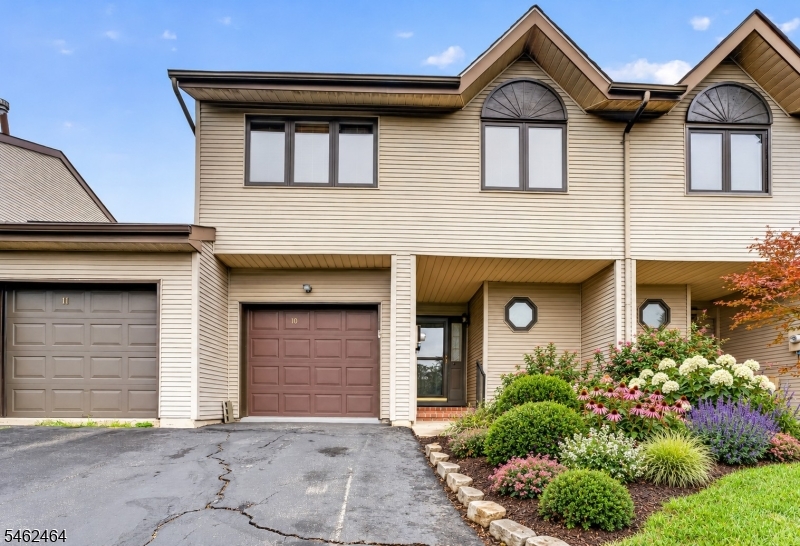 10 Hemlock Ct, Raritan Twp.