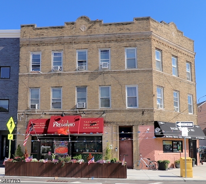 98 Elm Rd, Newark City