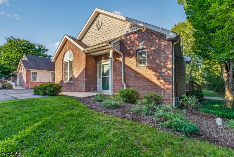 5 Indian Plantation St, Raritan Twp.