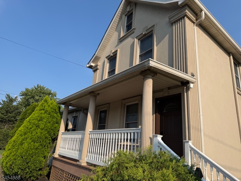 1717 W Camplain Rd, Manville Boro