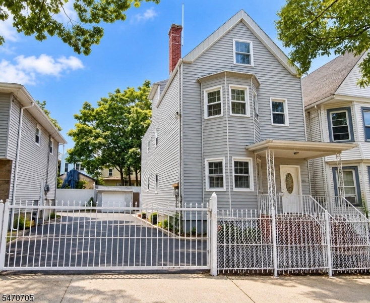 806 Ridge St, Newark City