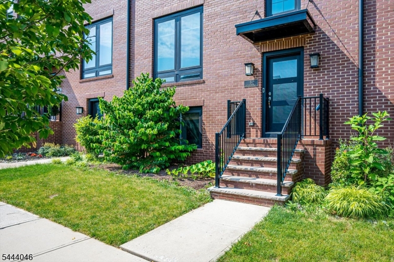 5 E Hartwick Dr, Montgomery Twp.