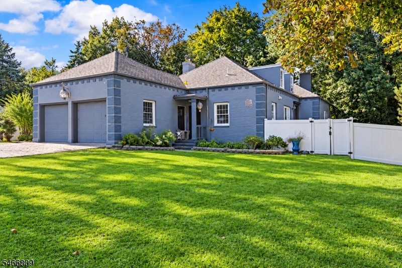 110 Kingwood Dr, Little Falls Twp.