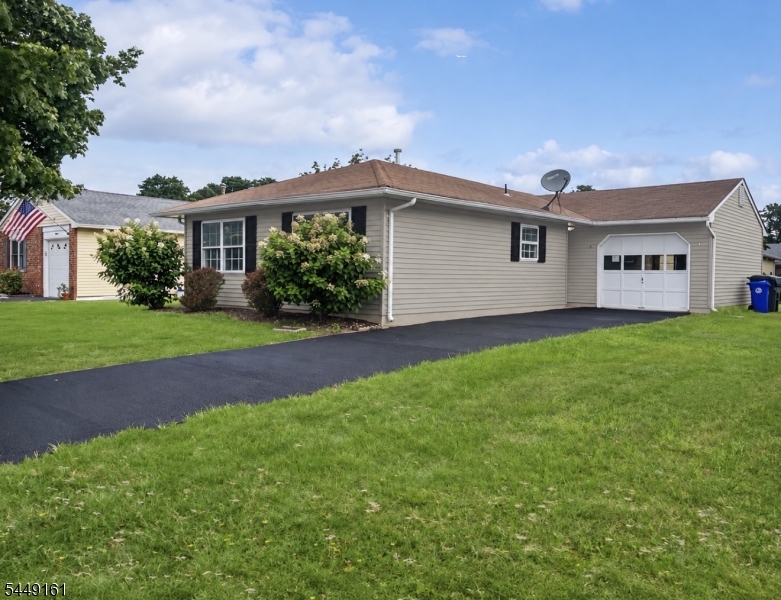 11 Reef Pl, Brick Twp.