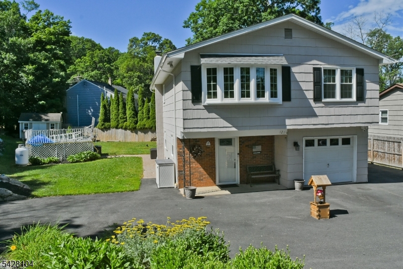 121 Leland Trl, Hopatcong Boro