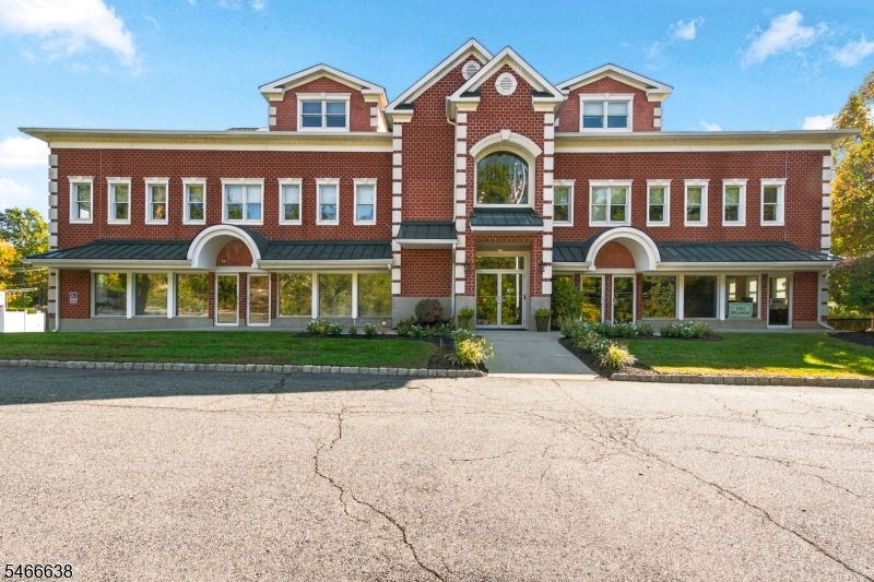28 Bowling Green Pkwy 3AB, Jefferson Twp.