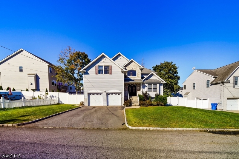 36 Fiume St, Woodbridge Twp.