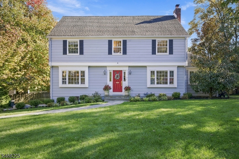 4 MANOR HILL RD, Summit City