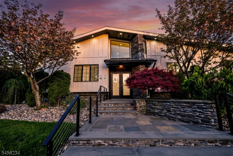 22 Berkshire Pl, Englewood Cliffs Boro