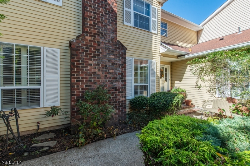 8 Birdseye Cir, Wayne Twp.