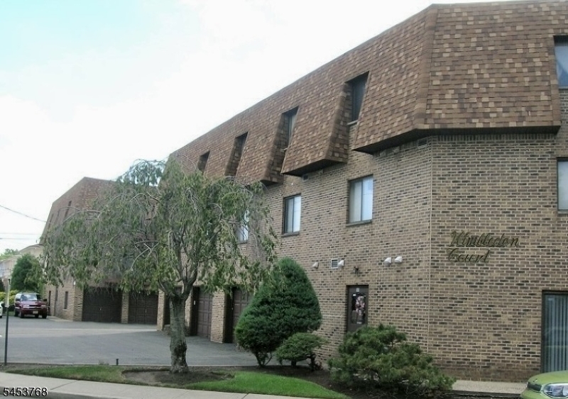 825 Riverside Ave Unit 106, Lyndhurst Twp.