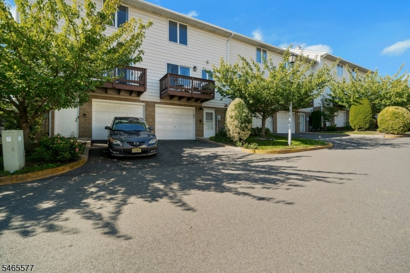 16 Westervelt Pl, Passaic City