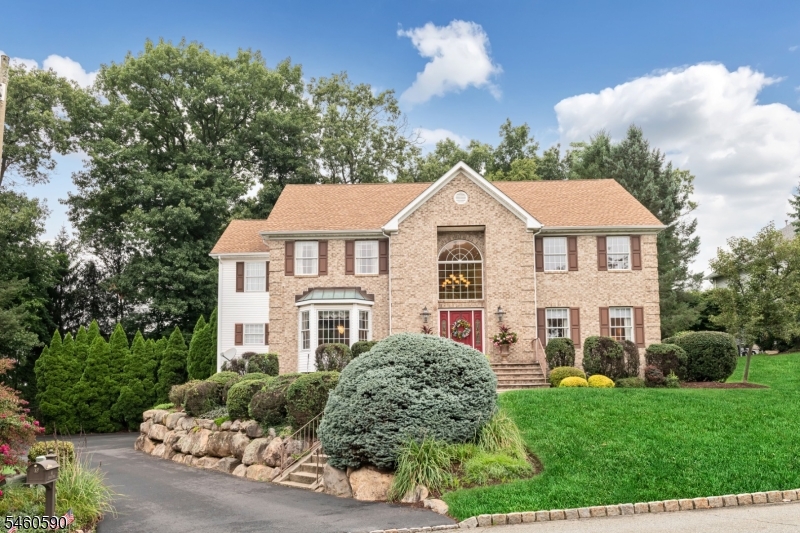 4 Moccasin Ct, Mahwah Twp.