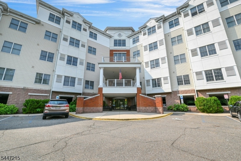 189 Forest Ave Unit 213, Paramus Boro