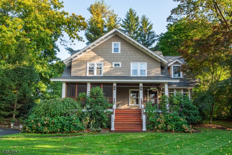 100 Lake Dr, Mountain Lakes Boro