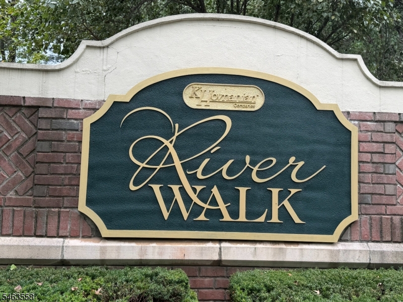 200 Riverwalk Way, Clifton City